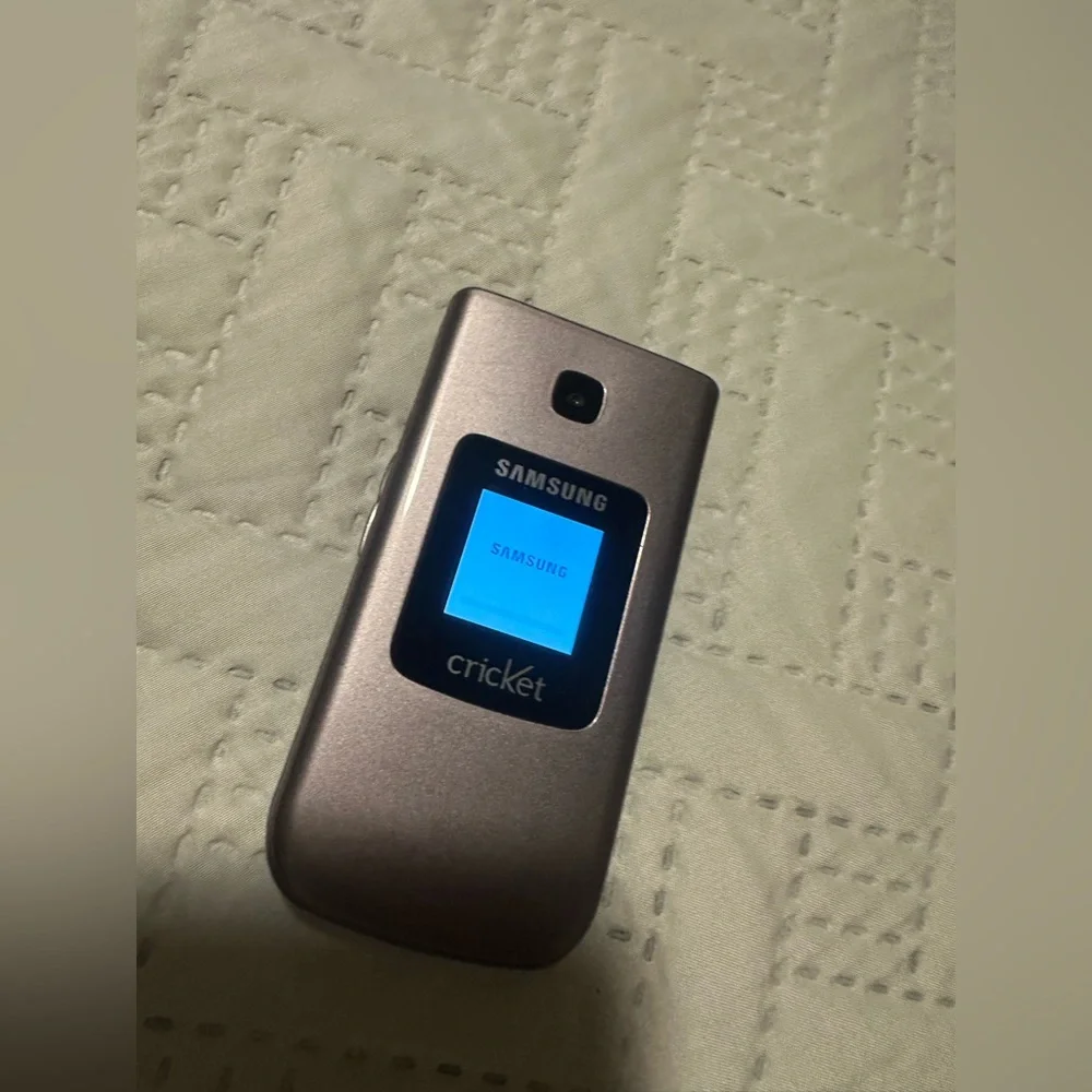 Samsung Silver Smartphone Sleek Design Advanced Features